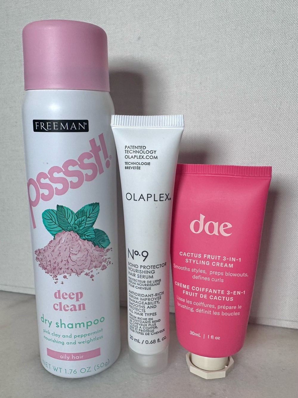 Hair Care Essentials Bundle – Olaplex, Dae & Freeman - Picture 2 of 3
